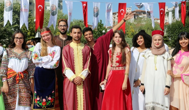 ATAŞEHİR ULUSLARARASI YAZ OKULU FESTİVALİ COŞKUYLA SONA ERDİ