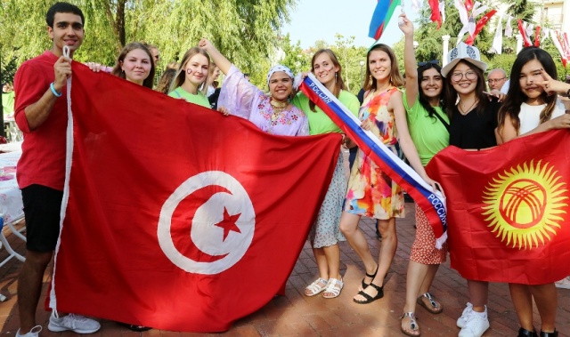 ATAŞEHİR ULUSLARARASI YAZ OKULU FESTİVALİ COŞKUYLA SONA ERDİ