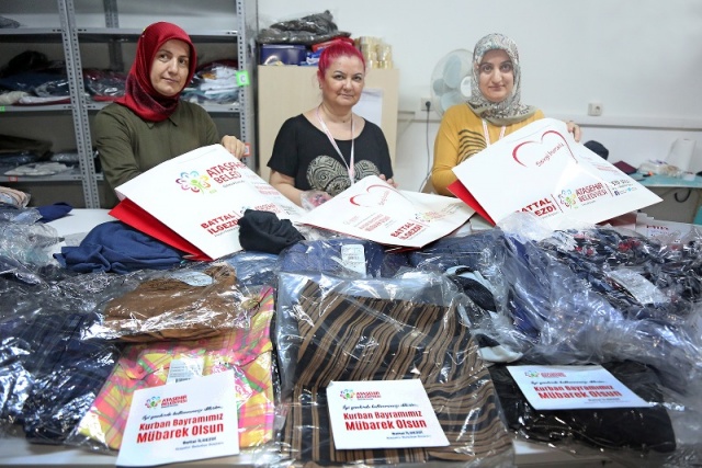 Ataşehirde Çocuklar Yeni giysilerle bayram sevincini yaşayacaklar
