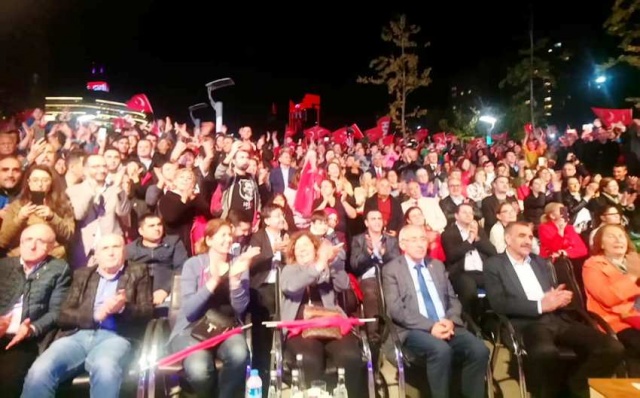 CUMHURİYET BAYRAMI COŞKUYLA ATAŞEHİR’DE KUTLANDI
