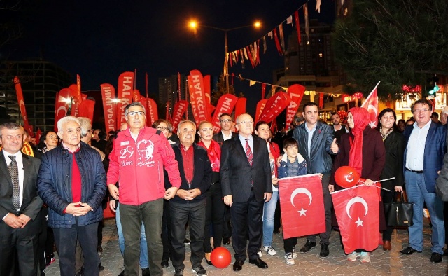CUMHURİYET BAYRAMI COŞKUYLA ATAŞEHİR’DE KUTLANDI