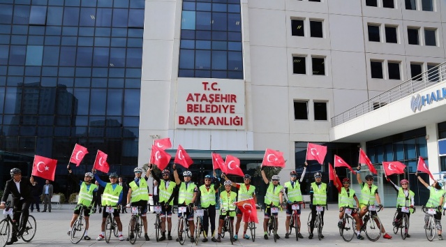 ATAŞEHİRLİ BİSİKLETLİLER, ANITKABİR YOLUNDA