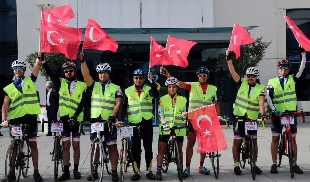 ATAŞEHİRLİ BİSİKLETLİLER, ANITKABİR YOLUNDA