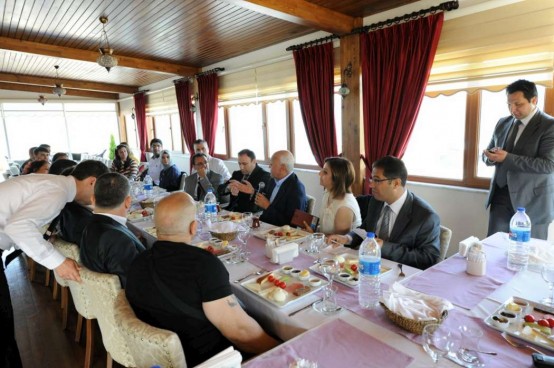 BASIN DANIŞMANLARI EHMET ALİ BİRAND'I AĞIRLADI