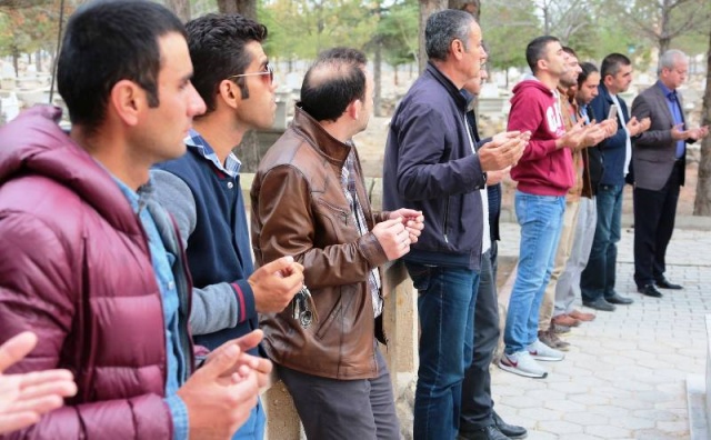 Bem-Bir-Sen'den Şehit Ömer Halisdemir'e Vefa, 
15 Temmuz hain darbe girişiminin simgesi haline gelen Şehit Piyade Astsubay Başçavuş Ömer Halisdemir’in kabrini ziyaret etti.