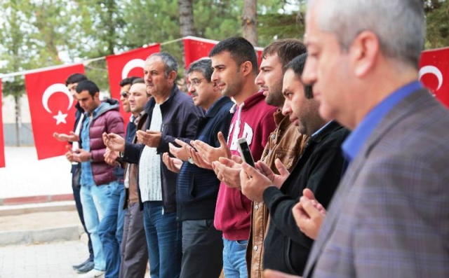 Bem-Bir-Sen'den Şehit Ömer Halisdemir'e Vefa, 
15 Temmuz hain darbe girişiminin simgesi haline gelen Şehit Piyade Astsubay Başçavuş Ömer Halisdemir’in kabrini ziyaret etti.