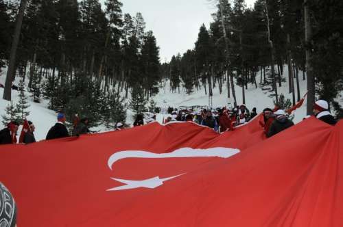 BEYKOZLULAR, SARIKAMIŞ ŞEHİTLERİ İÇİN YÜRÜDÜLER