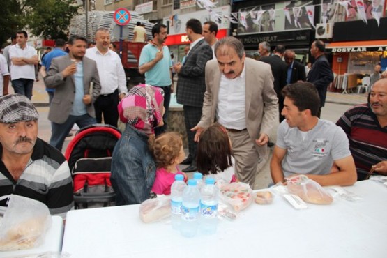 Çankırı Necip Fazıl Kısakürek Caddesi İftarı