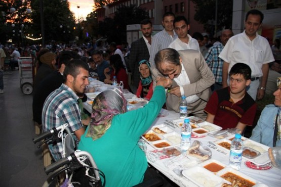 Çankırı Necip Fazıl Kısakürek Caddesi İftarı
