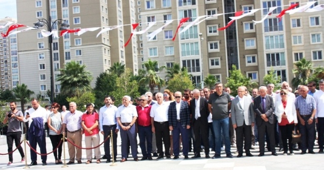 CHP, ATAŞEHİR'DE 15 TEMMUZ ŞEHİTLERİNİ ANDI