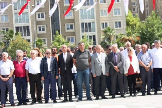 CHP, ATAŞEHİR'DE 15 TEMMUZ ŞEHİTLERİNİ ANDI