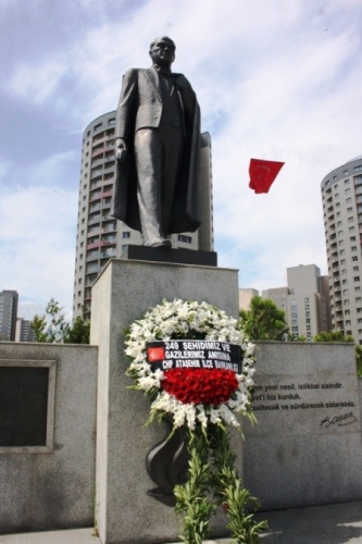 CHP, ATAŞEHİR'DE 15 TEMMUZ ŞEHİTLERİNİ ANDI