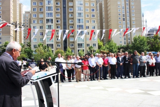 CHP, ATAŞEHİR'DE 15 TEMMUZ ŞEHİTLERİNİ ANDI