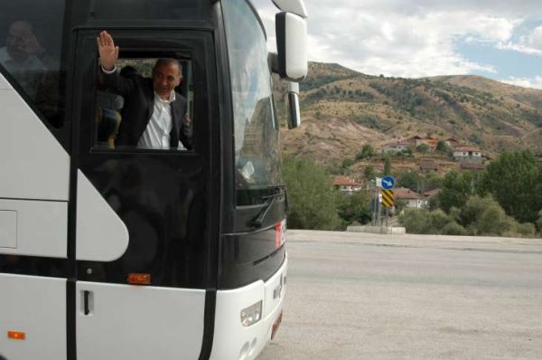GÜRSEL TEKİN, KADİR GÖKMEN ÖGÜT ÇÖREKÇİLER KÖYÜ ZİYARETİ