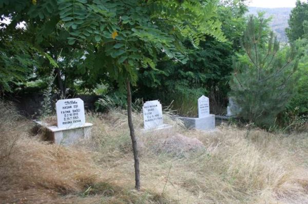 ÇÖREKÇİLER KÖYÜ MEZARLIĞI 2011