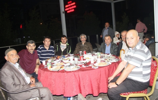 Ege Yapı Yenisahra arsa sahipleriyle iftar yemeğinde buluştu