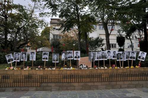 GÖZTEPE PARKI ŞEHİTLER ANITI