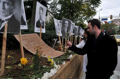 GÖZTEPE PARKI ŞEHİTLER ANITI