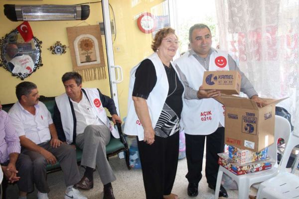 GÜLENYÜZ DERNEĞİ OYUNCAK DAĞITIMI KADİR GÖKMEN ÖGÜT - MAHMUT TANAL