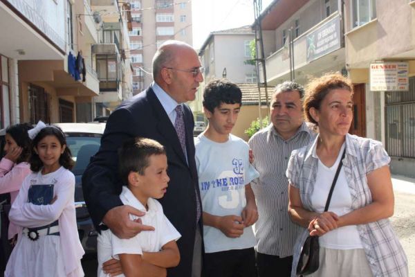 GÜLENYÜZ DERNEĞİ OYUNCAK DAĞITIMI KADİR GÖKMEN ÖGÜT - MAHMUT TANAL