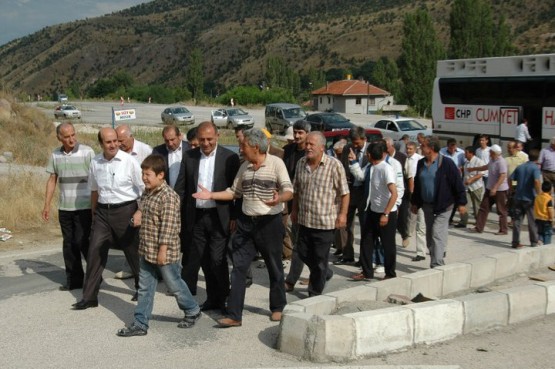 KADİR GÖKMEN ÖĞÜT, GÜRSEL TEKİN, ÇÖREKÇİLER KÖYÜ ZİYARETİ