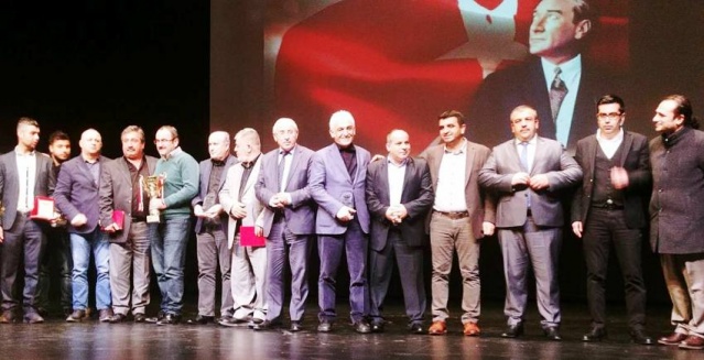 Ataşehi'de Kuş Yetiştiricileri Ödüllerini Aldılar