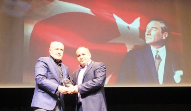 Ataşehi'de Kuş Yetiştiricileri Ödüllerini Aldılar