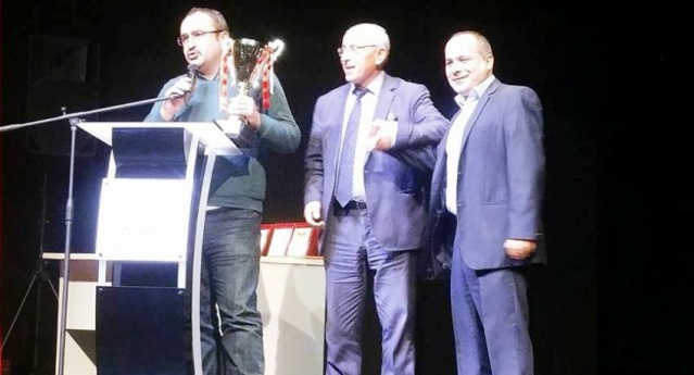 Ataşehi'de Kuş Yetiştiricileri Ödüllerini Aldılar