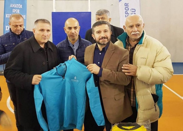 İBB, Atasehir'de Bulunan Amatör Spor Kulüplerine Yardım dağıttı