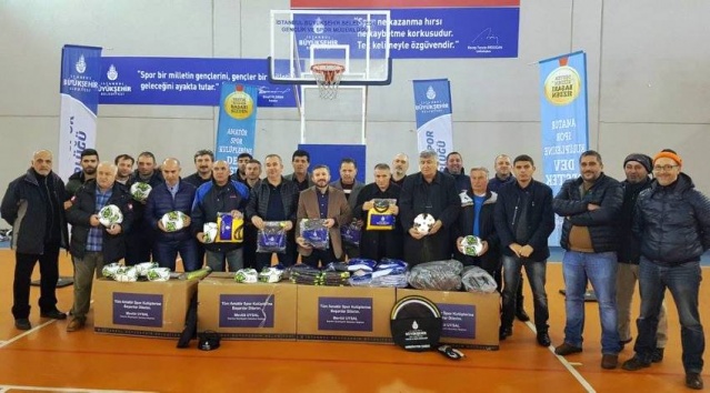 İBB, Atasehir'de Bulunan Amatör Spor Kulüplerine Yardım dağıttı