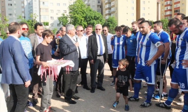 İÇERENKÖY İDMAN YURDU NAMAĞLUP UNVANIYLA ŞAMPİYON OLDU