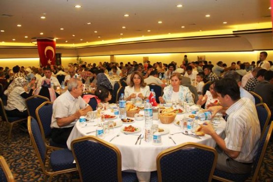 İdris Güllüce, Çankırı'da İftarını Şehit ve Gazi Aileleriyle Birlikte Açtı