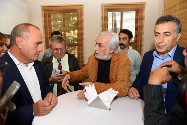 KADIKÖY'DE KARİKATÜR EVİ KAPILARINI AÇTI