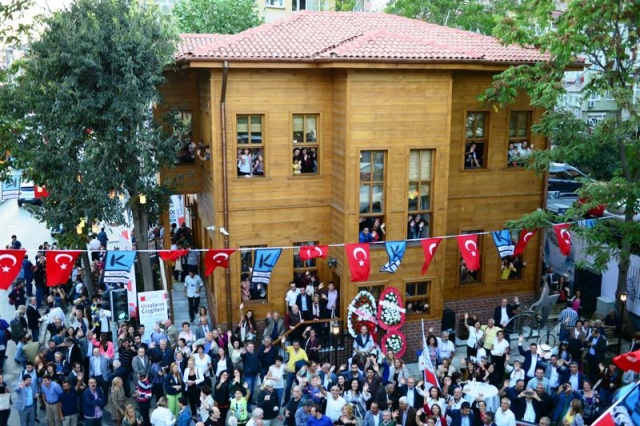 KADIKÖY'DE KARİKATÜR EVİ KAPILARINI AÇTI