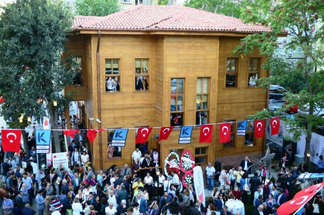 KADIKÖY'DE KARİKATÜR EVİ KAPILARINI AÇTI
