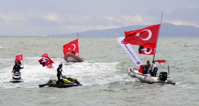 KADIKÖYLÜLER'DEN ATA’YA SAYGI ZİNCİRİ