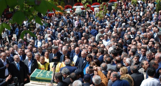 Kılıçdaroğlu amcasının cenaze törenine katıldı