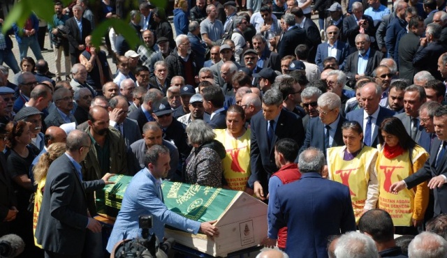Kılıçdaroğlu amcasının cenaze törenine katıldı