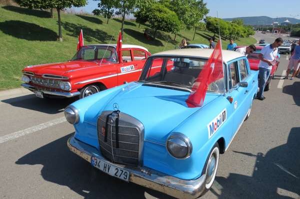 Klasik Otomobiller 30 Ağustos Konvoyu 2015