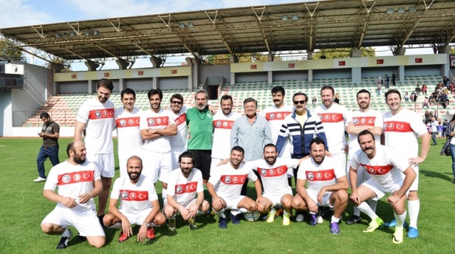 Maltepe'de Ünlü isimler lösemili çocuklar için sahaya çıktı
