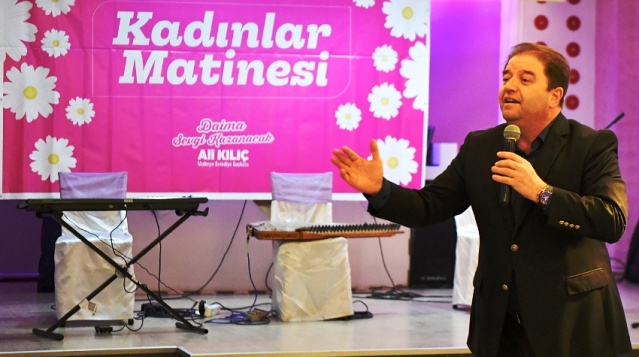 Maltepe'de Kadınlar, Kadınlar Matinesinde, Doyasıya Eglendi