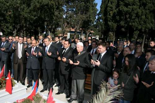 MHP BAYRAMLAŞMA VE ŞEHİTLİK ZİYARETİ