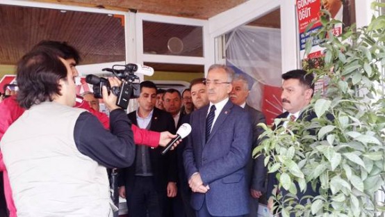 Murat Karayalçın, Kurşunlanan Mahalle Temsilciliğini ziyaret etti