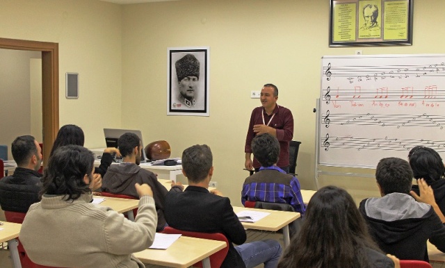 Ataşehir Neşet Ertaş Kültür Evi, Merkezi