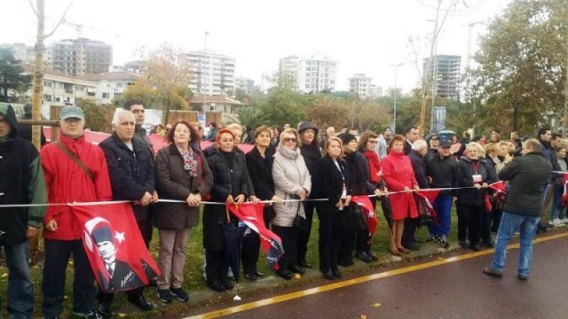 KADIKÖYLÜLER'DEN ATA’YA SAYGI ZİNCİRİ