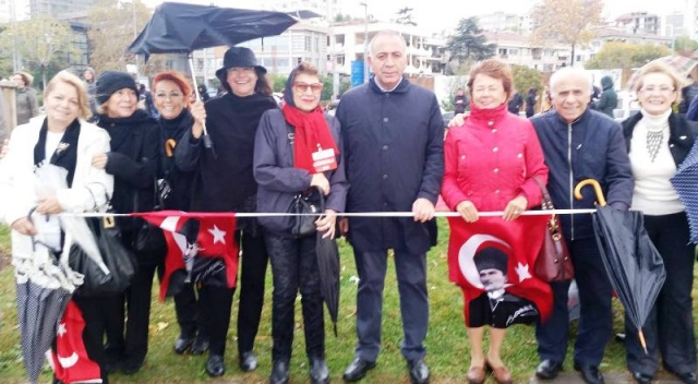 KADIKÖYLÜLER'DEN ATA’YA SAYGI ZİNCİRİ