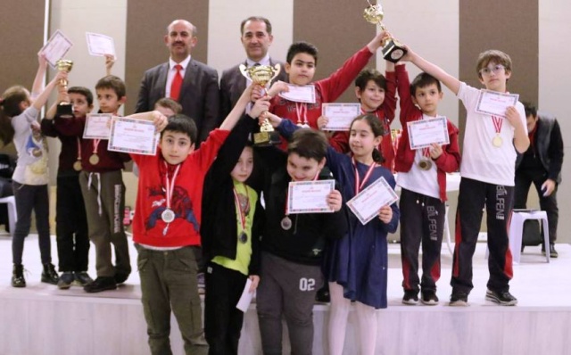 ATAŞEHİR OKULLAR ARASI SATRANÇ TURNUVASI SONA ERDİ 2018