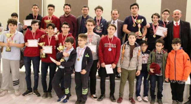 ATAŞEHİR OKULLAR ARASI SATRANÇ TURNUVASI SONA ERDİ 2018