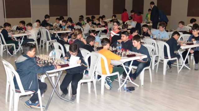 ATAŞEHİR OKULLAR ARASI SATRANÇ TURNUVASI SONA ERDİ 2018