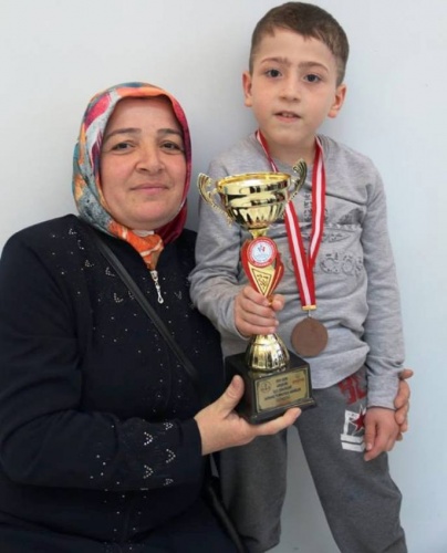 ATAŞEHİR OKULLAR ARASI SATRANÇ TURNUVASI SONA ERDİ 2018